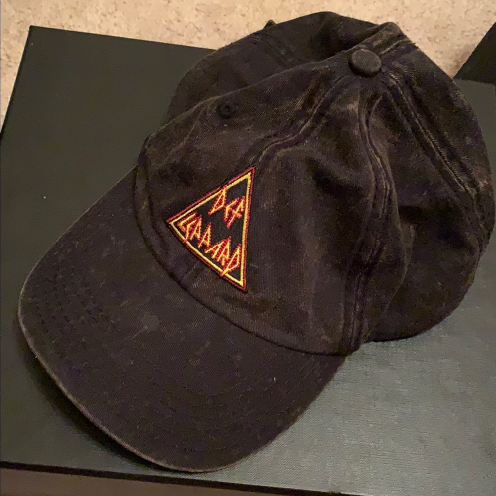 Def Leppard hat